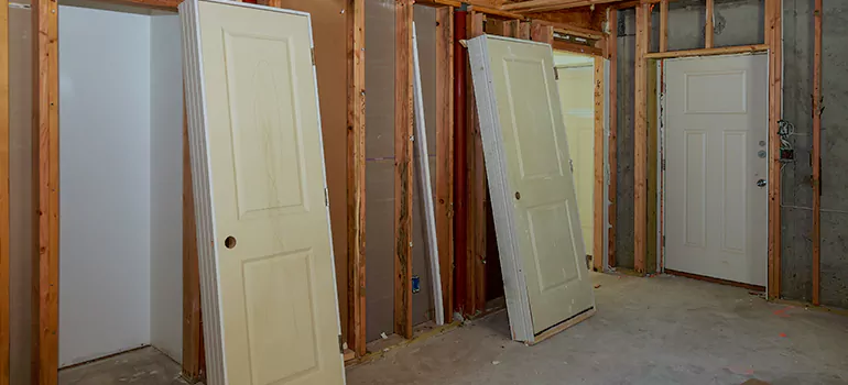 Heavy Duty Sliding Door in Transcona Yards, ON