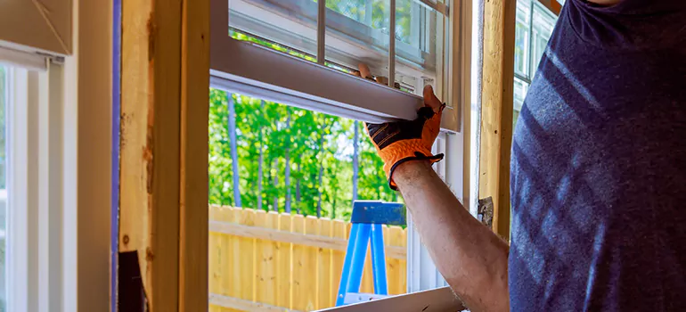 >Bay Window Curtain Rail Track in Armstrong Point, Ontario